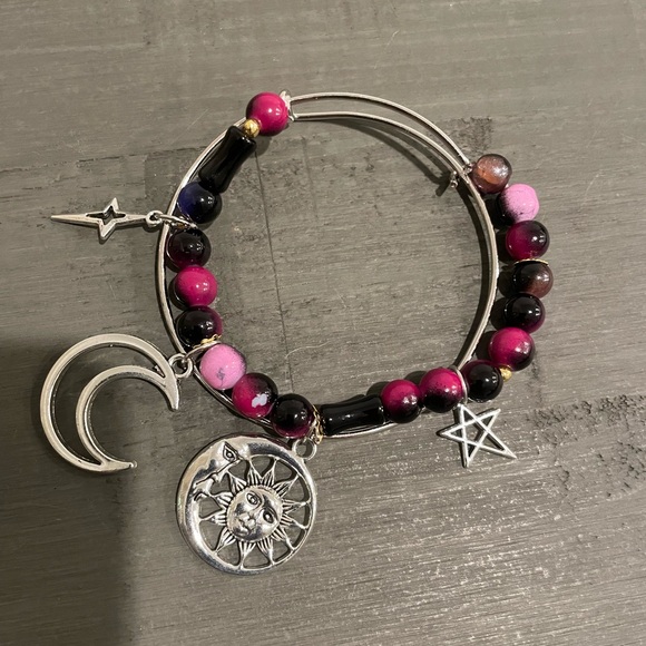 Custome made bracelets, keychains and other items handmade like these - Picture 4 of 13